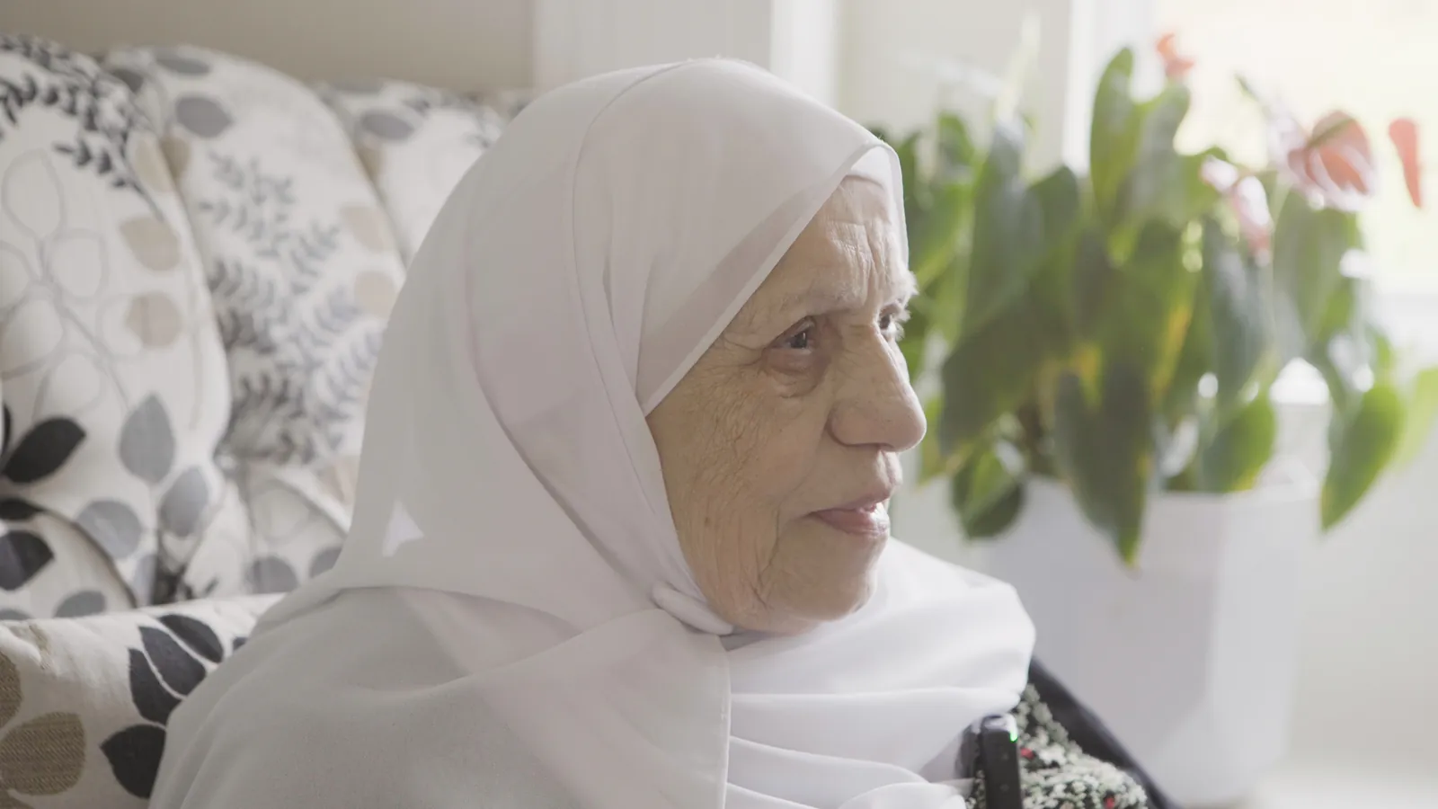 Palestinian elder listening during an interview for Ana Falastini